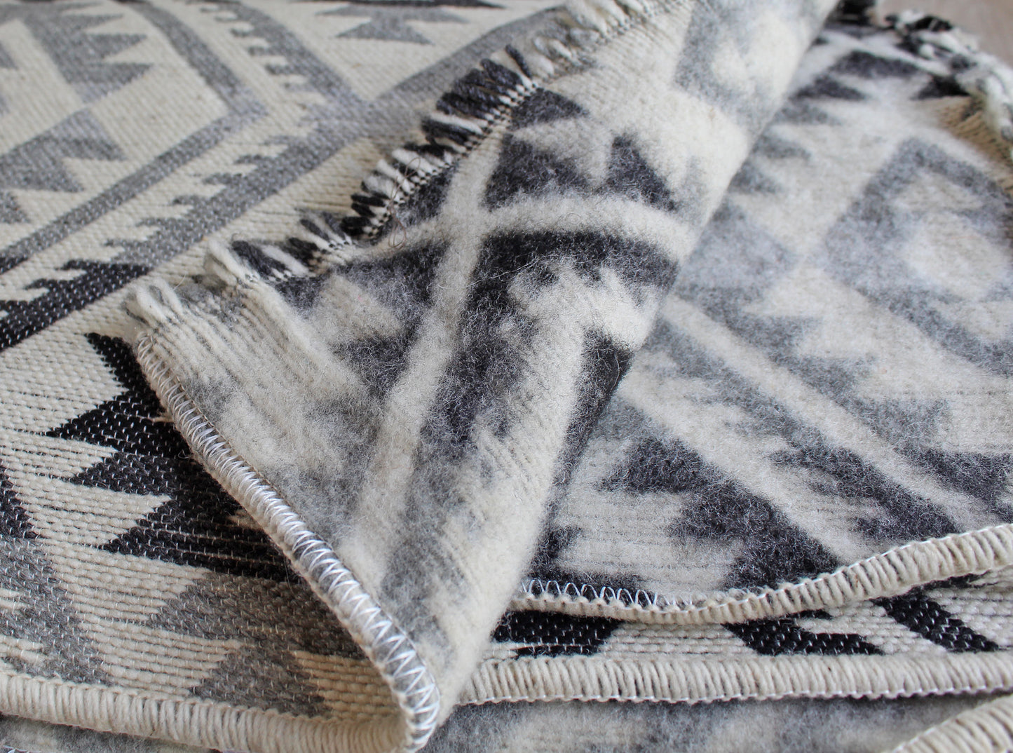 Cotacachi Premium Edition 100% Wool Blanket