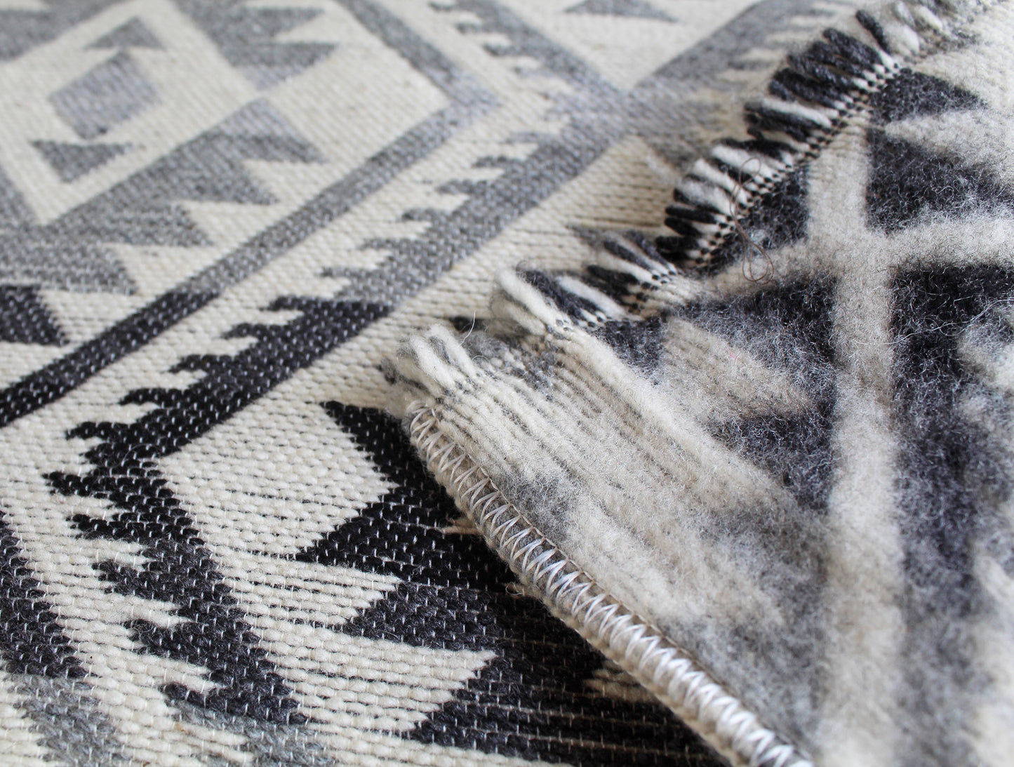 Cotacachi Premium Edition 100% Wool Blanket