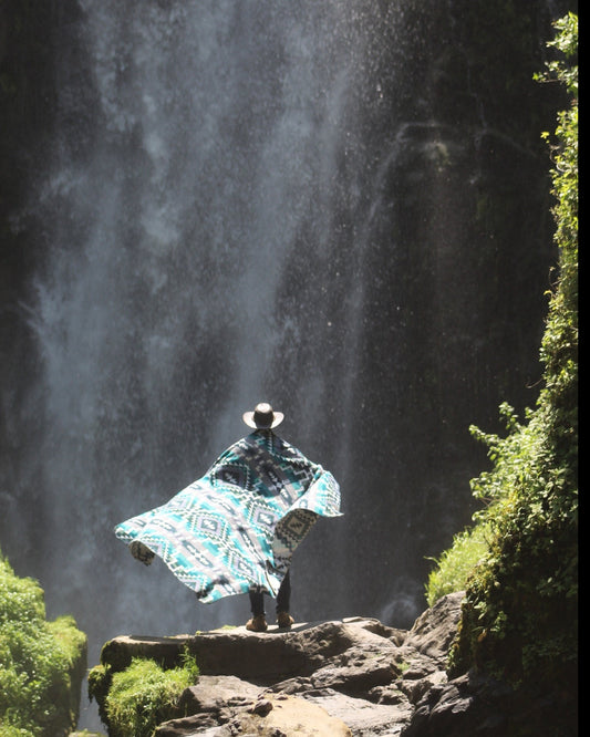 Agua de Los Andes - Large Blanket